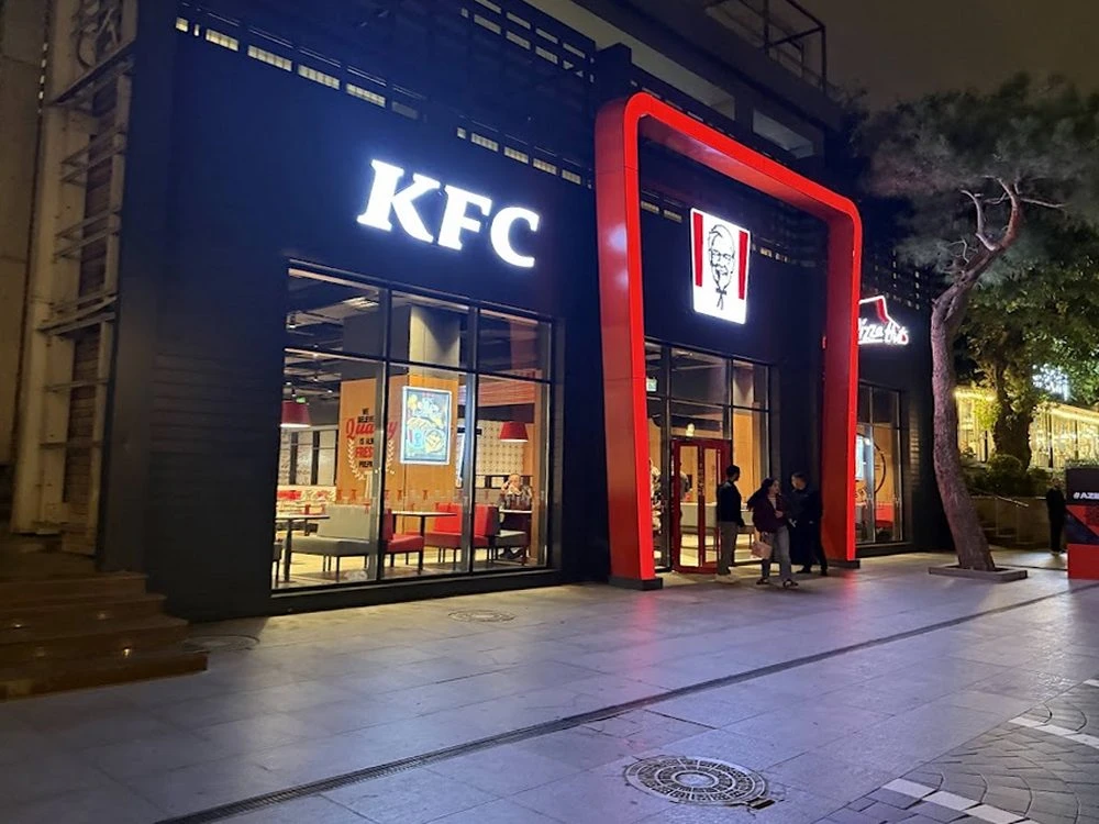 KFC FəVVARəLəR MEYDANı (Bakı)