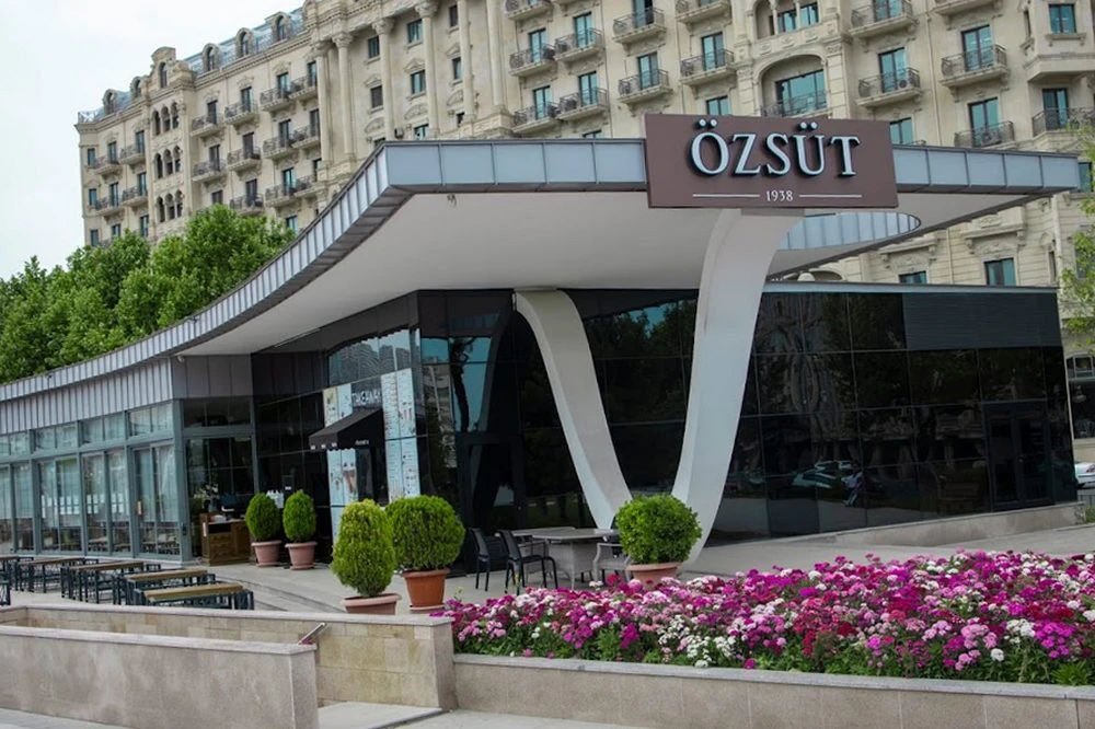 ÖZSÜT FƏVVƏLƏR MEYDANI (Bakı)