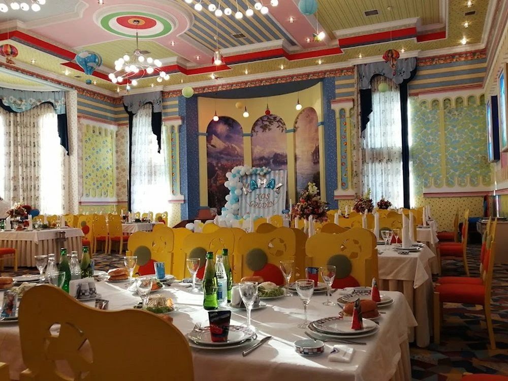 AY İŞIĞI BANQUET HALL (Bakı)