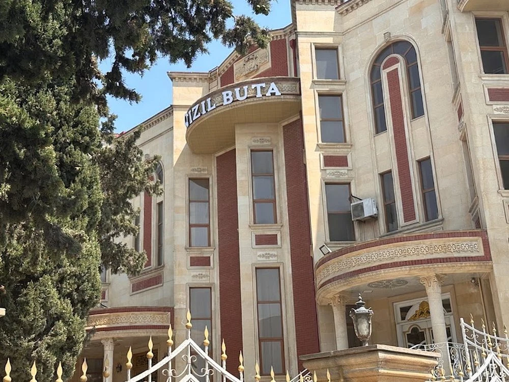 QIZIL BUTA ŞADLıQ EVI (Bakı)