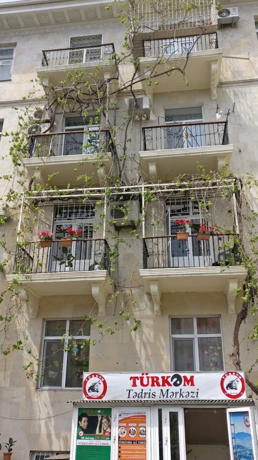 TÜRKƏM DƏRSANƏSİ (Bakı)
