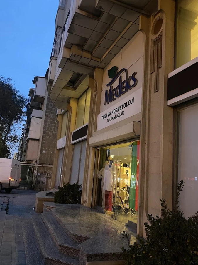 Medeks Satış Mərkəzi (Bakı)