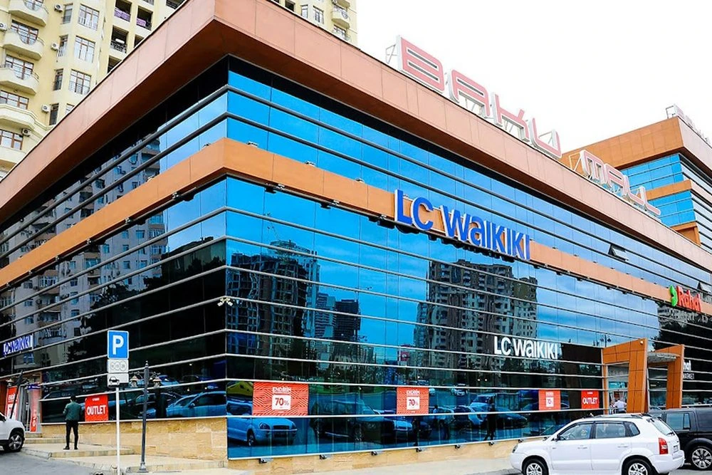 Baku Mall ticarət və əyləncə mərkəzi