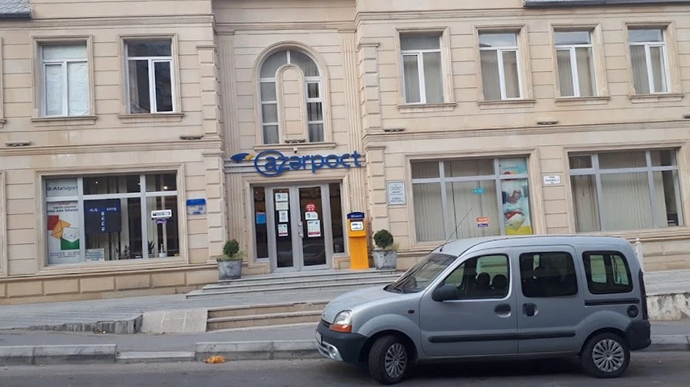 2 saylı poçt filialının müştəri xidmətləri şöbəsi (Bakı)