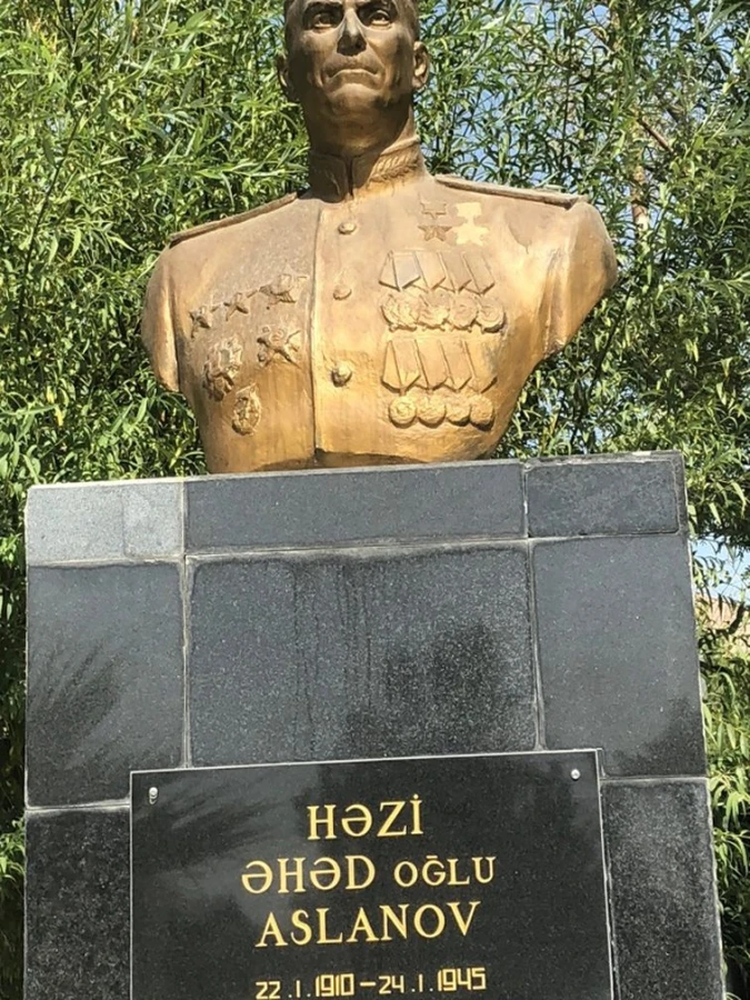 Памятник генерал-майору Гази Асланову (Баку)