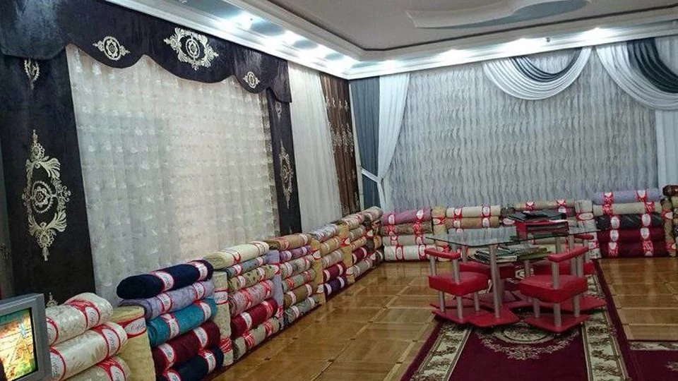Kapsella pərdə mağazası (Bakı)