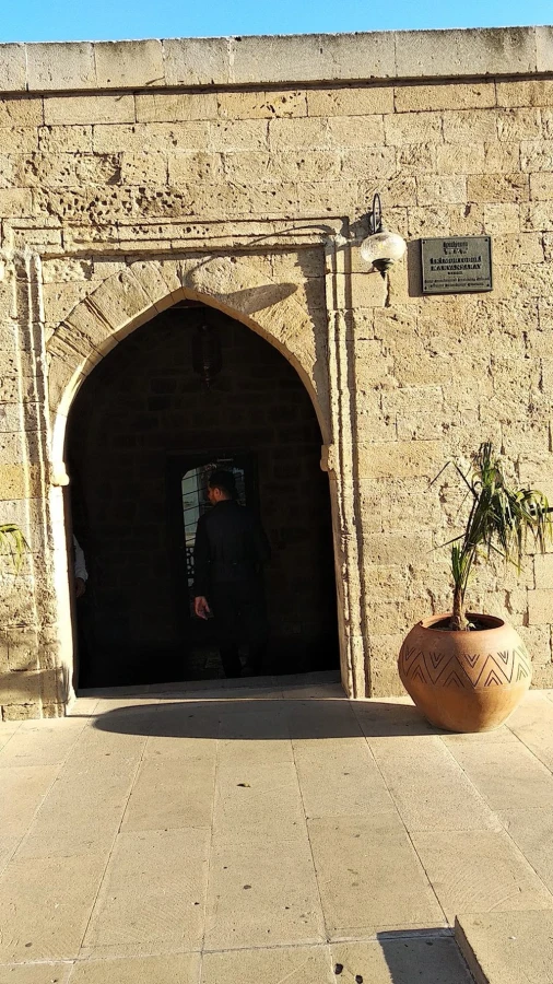 İkimərtəbəli karvansaray (Bakı)
