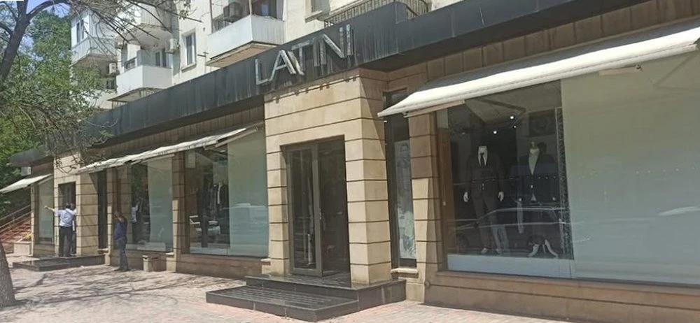 Lardini geyim mağazası (Bakı)