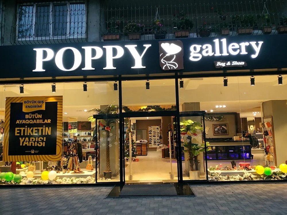 Poppy Gallery ayaqqabı və çanta mağazası (Bakı)