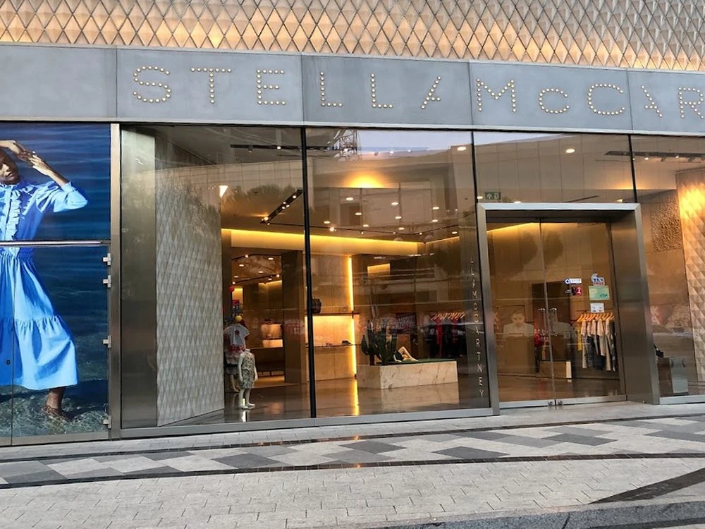 Stella McCartney qadın və uşaq geyimləri mağazası (Bakı)