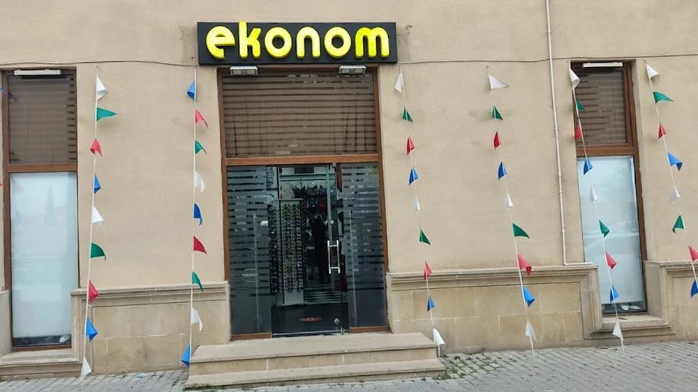 Ekonom qadın geyimləri mağazası (Bakı)