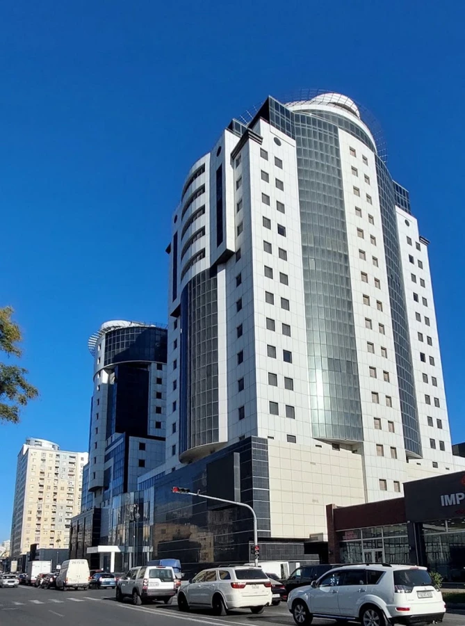 Luxen Plaza biznes mərkəzi (Bakı)
