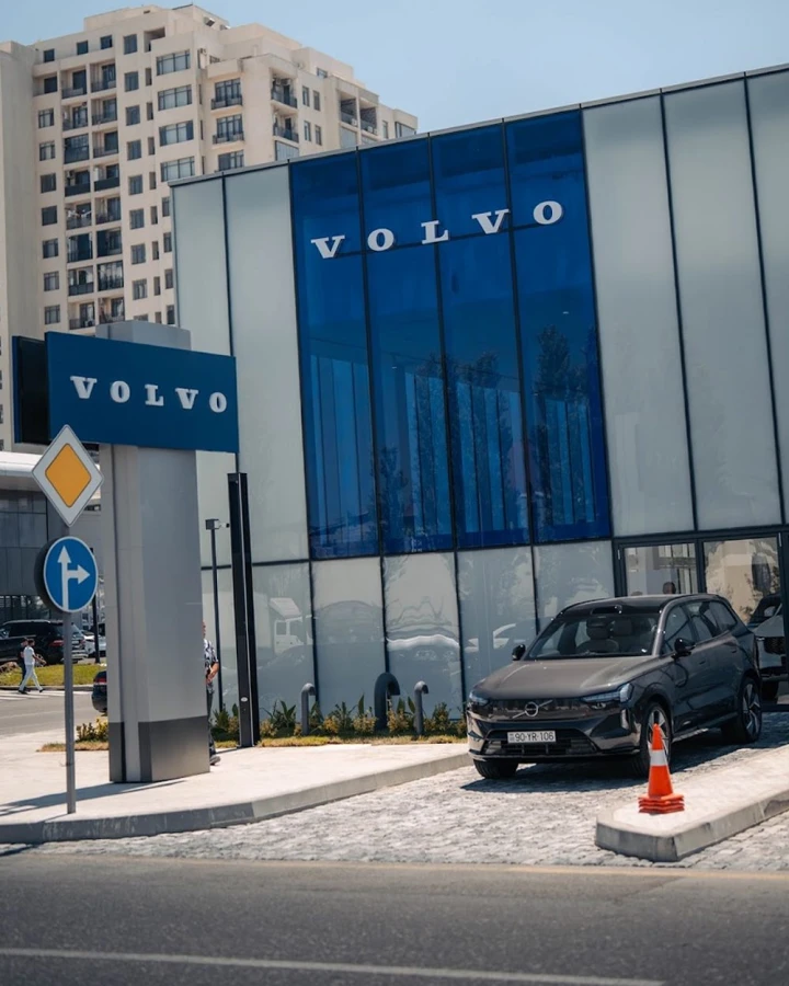 Volvo avtosalonu (Bakı)
