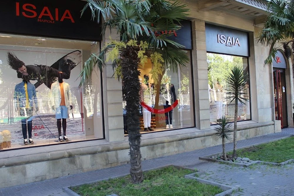 Isaia Napoli kişi geyimləri mağazası (Bakı)