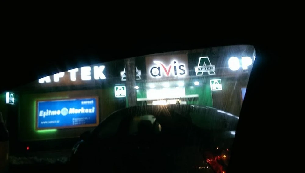 İzmir apteki (Bakı)