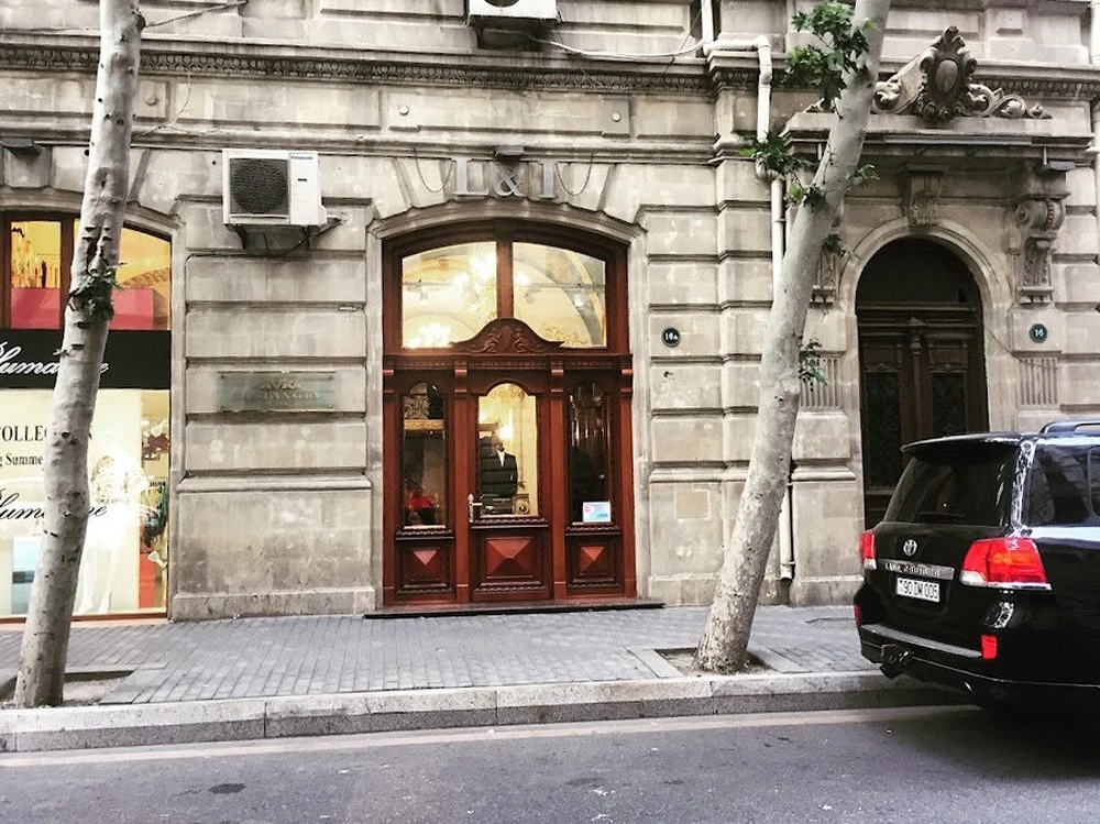 Castangia kişi geyimləri mağazası (Bakı)