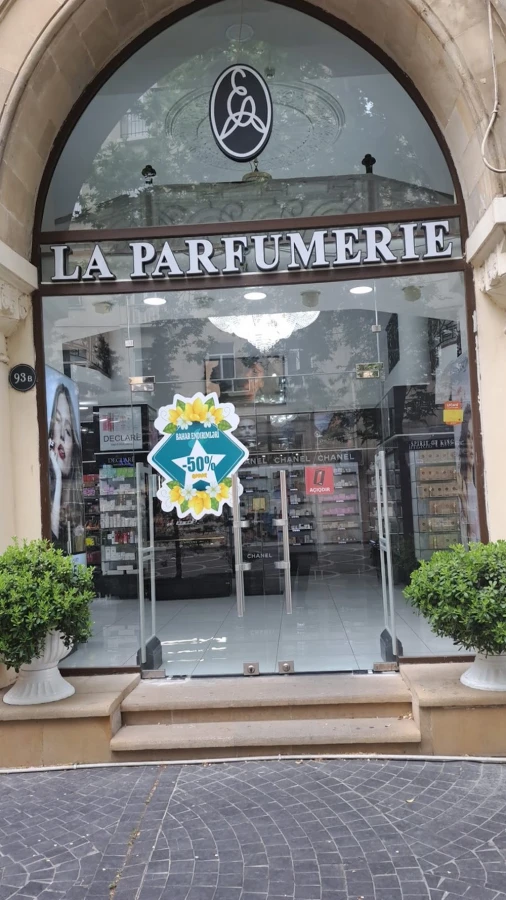 La Parfumeurie Moderne ətriyyat mağazası (Bakı)