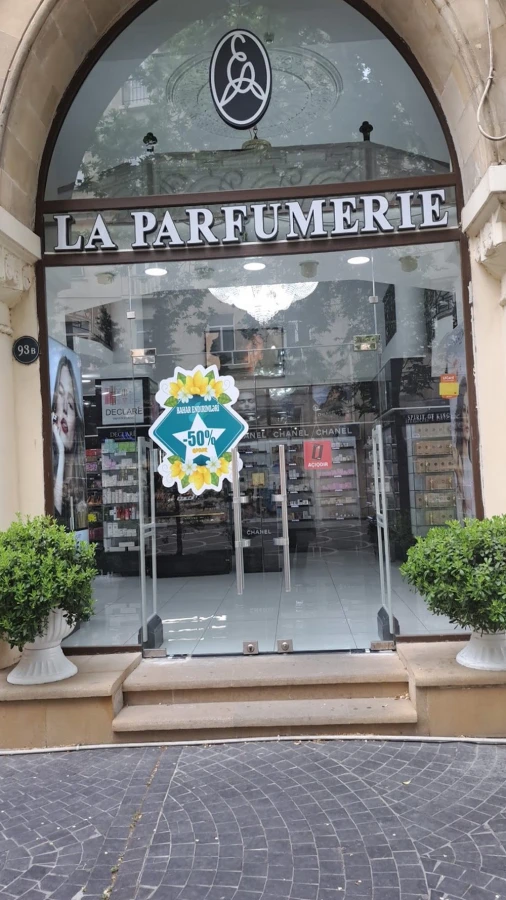 La Parfumeurie Orchidiee ətriyyat mağazası (Bakı)