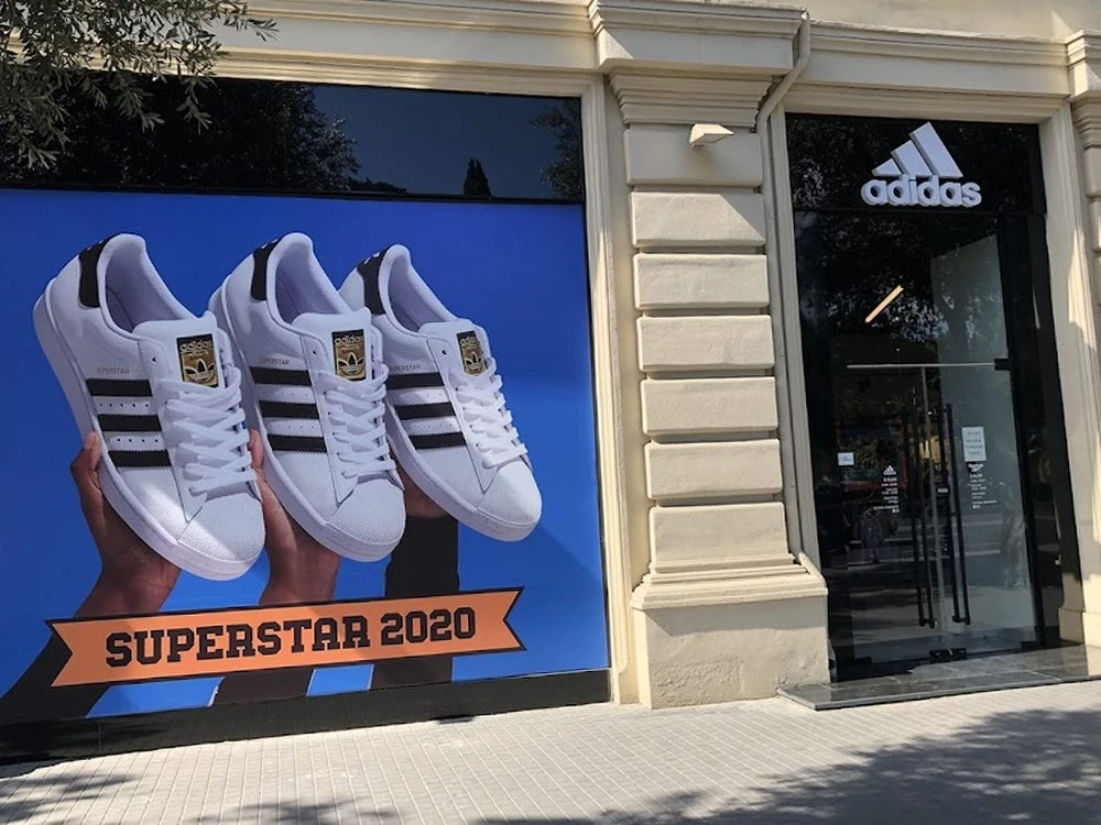Adidas idman malları mağazası (Bakı)