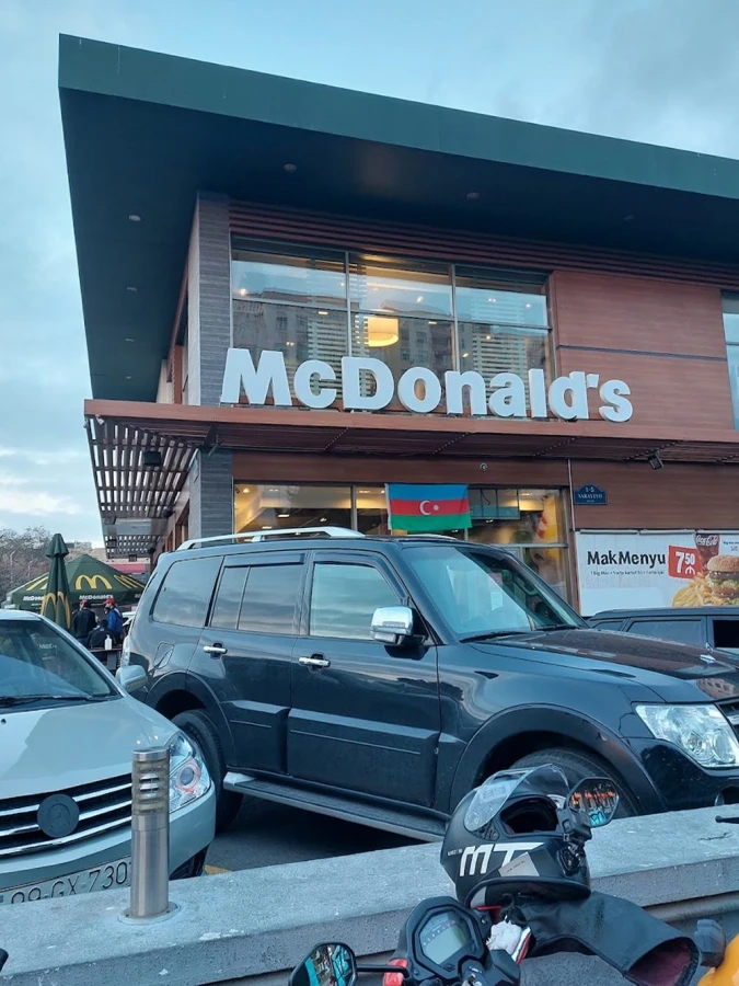 McDonalds Əhmədli m. (Bakı)