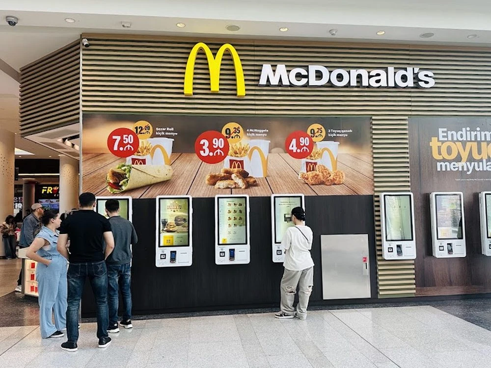 McDonalds Gənclik m. (Bakı)