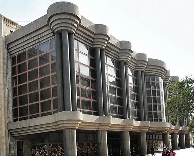 AZƏRBAYCAN DÖVLƏT GƏNC TAMAŞAÇILAR TEATRI (Bakı)