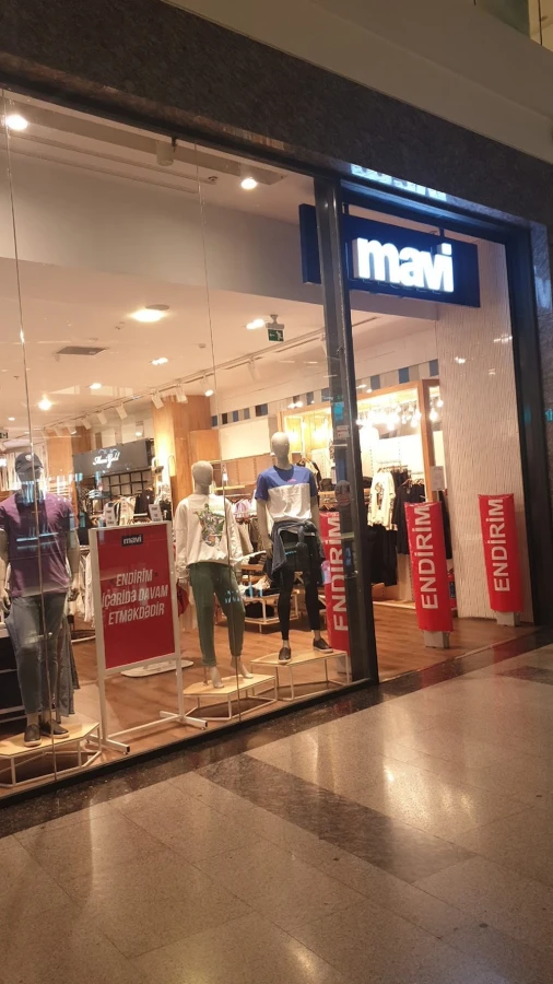 Mavi geyim mağazası (Bakı)