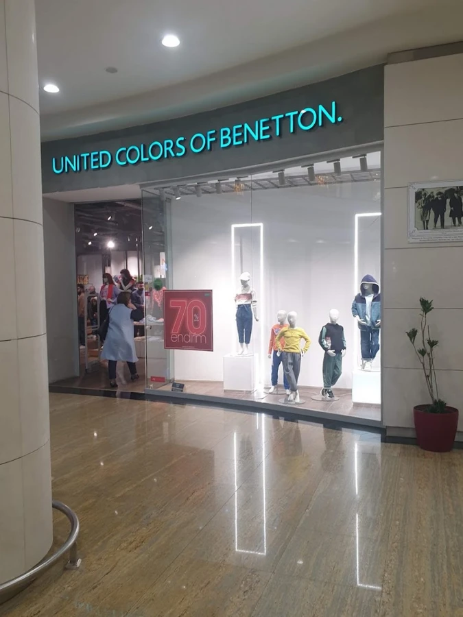 Yunayted Kolors of Benetton geyim mağazası (Bakı)