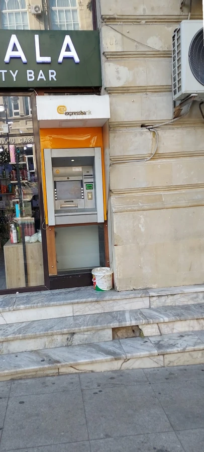 Expressbank ASC-nin bankomatı (Bakı)