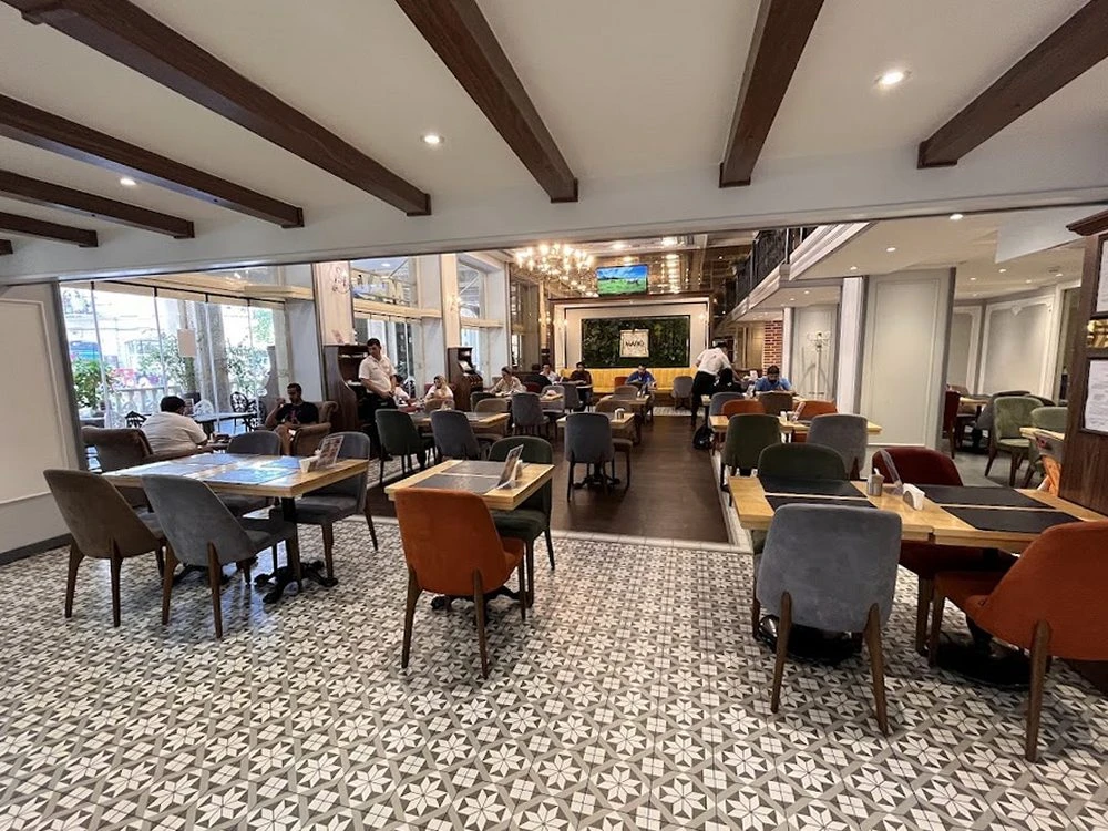 Mado Cafe Fəvvarələr meydanı (Bakı)