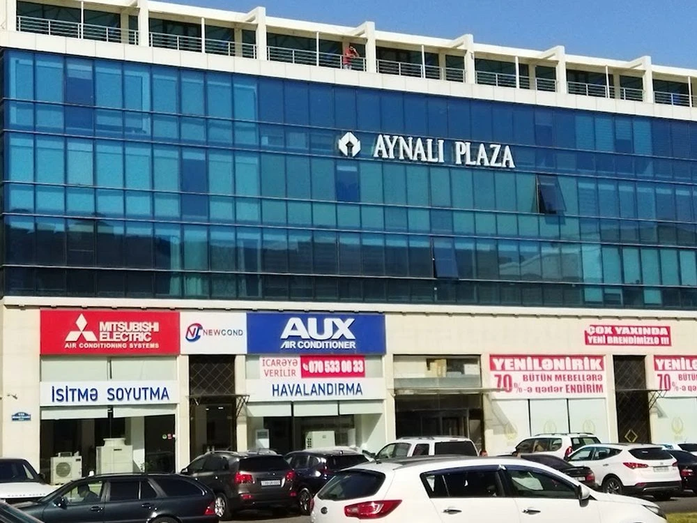 Aynaly Plaza (Baku)