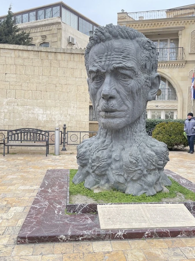 Əliağa Vahidin heykəli (Bakı)