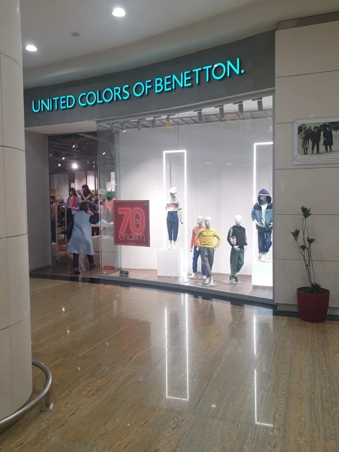 YUNAYTED KOLORS OF BENETON (QADıN Və KIşI) PARK BULVAR (Bakı)