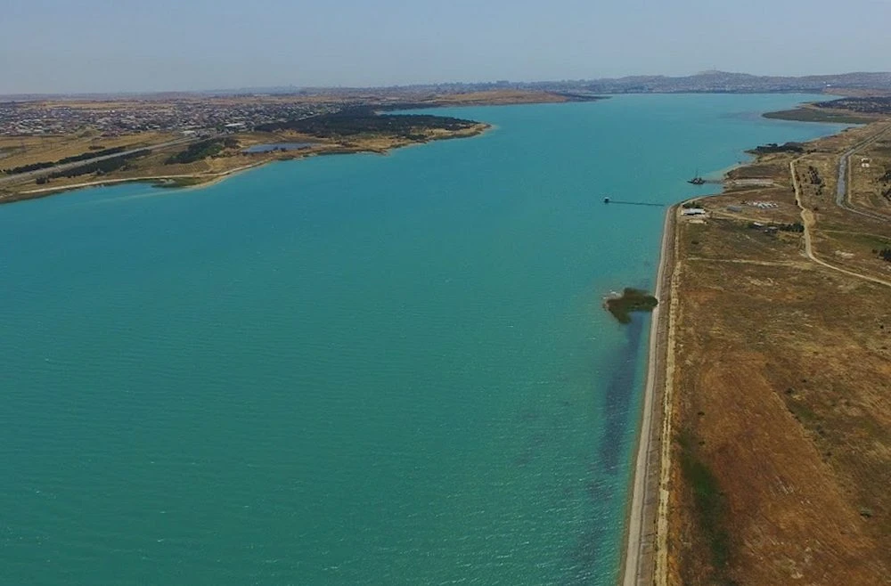 Ceyranbatan gölü (Bakı)