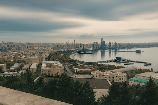 Bakıdakı Dağüstü park: şəhərin ayaqlarının altında olduğu yer (sözün əsl mənasında)