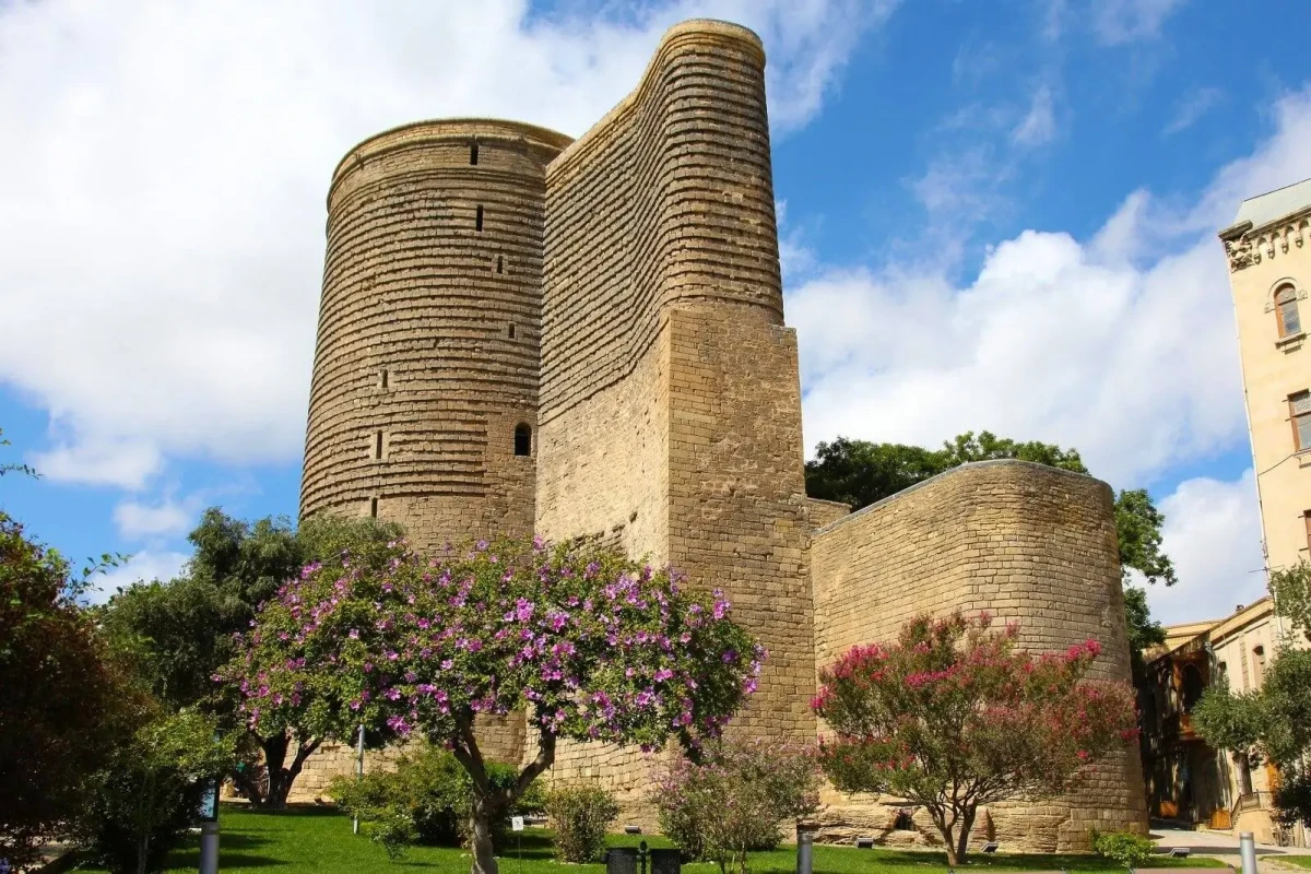 Qiz qalasi ofisi (Baku)
